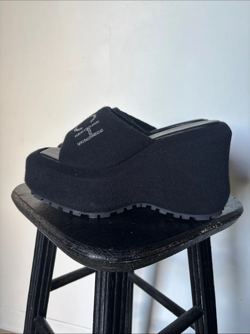 Dolls Kill Poster Grl “THAT'S MY NAME”Platform Slides Size 6 NWOB